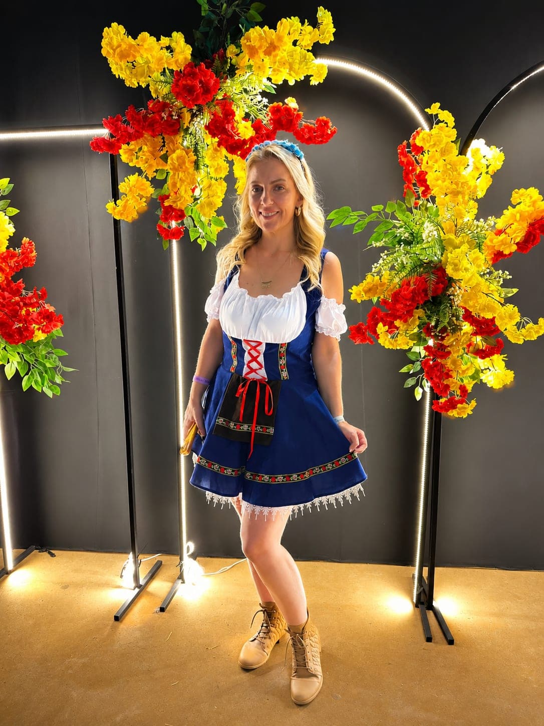 Elaine Seibel em traje típico